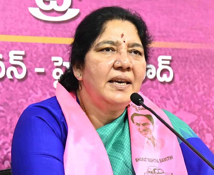 సీతక్క నోరు అదుపులో పెట్టుకోవాలి: సత్యవతి రాథోడ్