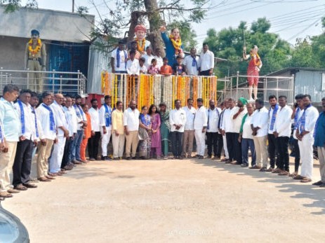 కొలనుపాకలో అంబేద్కర్‌కు ఘన నివాళులు