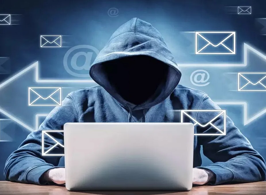 విదేశీ ఉద్యోగాల పేరుతో మోసం.. ముఠా అరెస్ట్