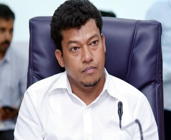 మళ్లీ మత్స్యకారుల జీవితాలు చీకట్లోకి: మాజీ మంత్రి