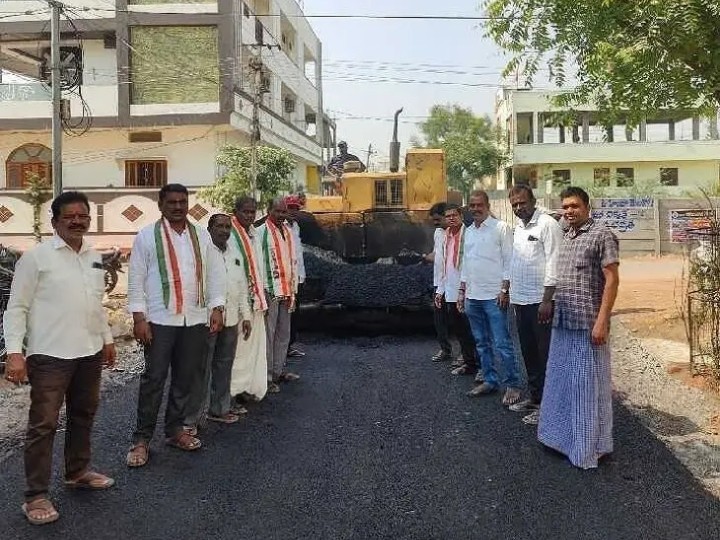 సంజీవరెడ్డి కాలనీలో తార్ రోడ్డు పనులు ప్రారంభం