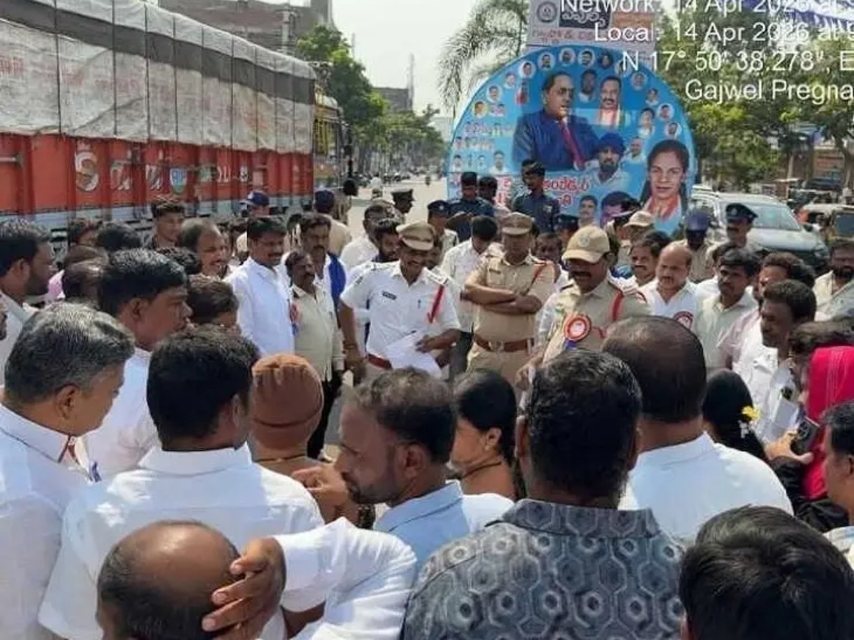 హెల్మెట్ ధరించాలి.. నిబంధనలు పాటించాలి: సీఐ