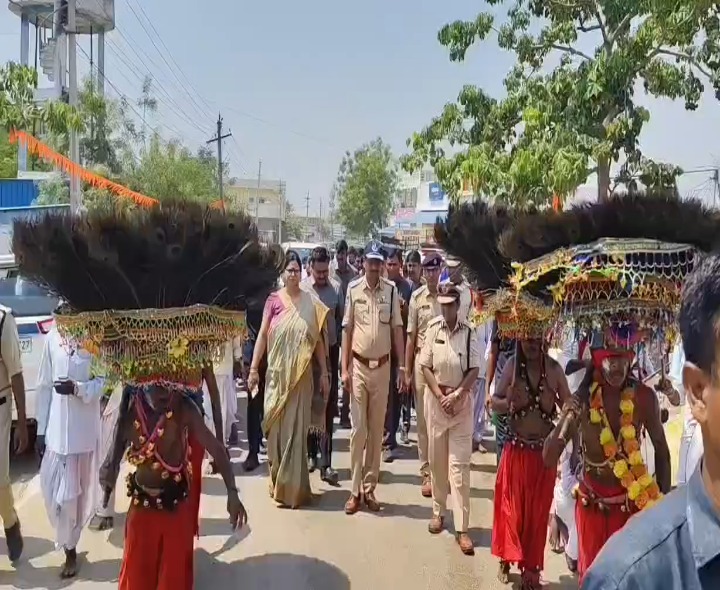 అంబేద్కర్ జయంతి వేడుకల్లో ఆదివాసుల గుస్సాడి నృత్యం