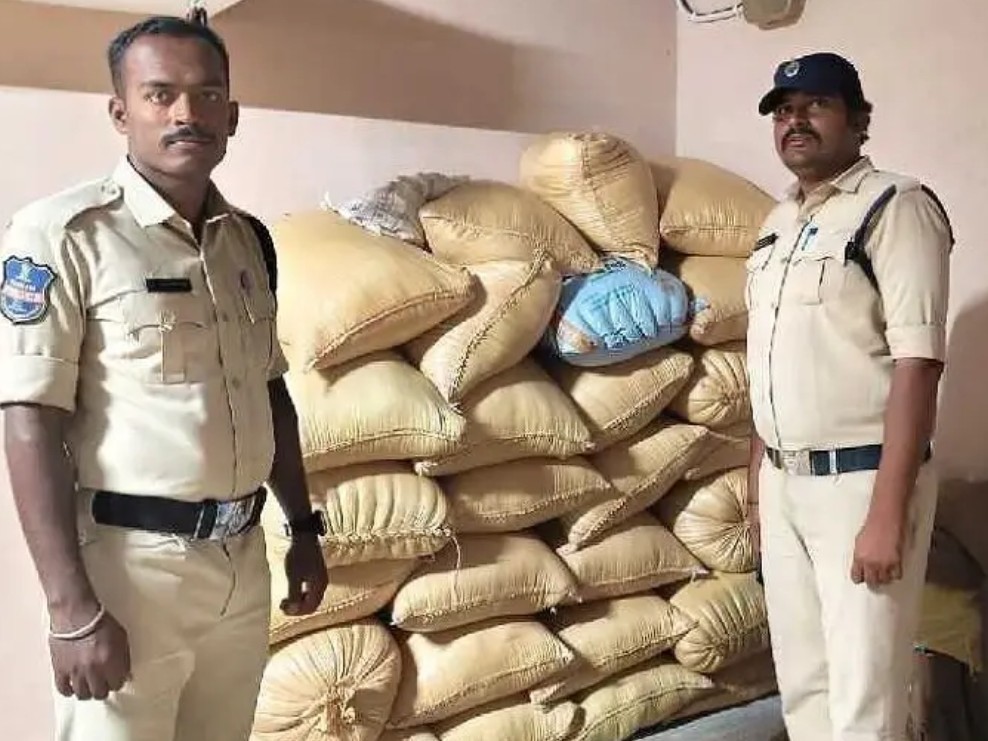 అక్రమంగా నిల్వ చేసిన రేషన్ బియ్యం పట్టివేత