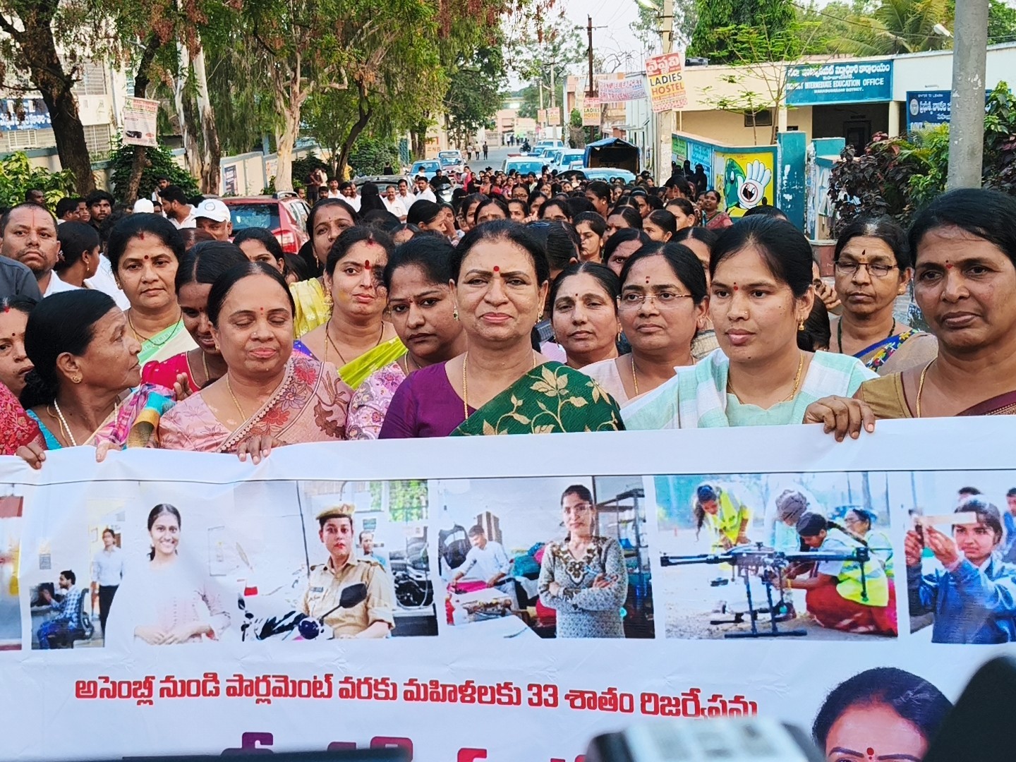 ’33 శాతం రిజర్వేషన్ బిల్లు చారిత్రక నిర్ణయం’