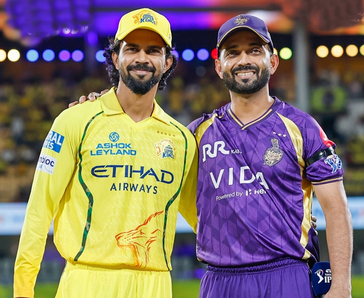 నల్ల రిబ్బన్లతో బరిలోకి CSK, KKR ఆటగాళ్లు
