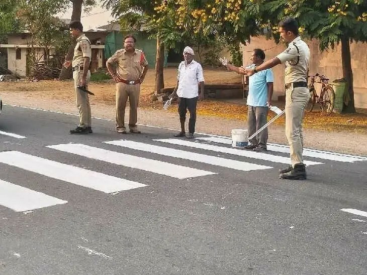 జీబ్రా క్రాసింగ్ లైన్లు ఏర్పాటు