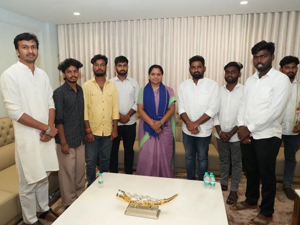 పార్టీ ఆవిర్భావ సన్నాహక సమావేశంలో పాల్గొన్న నేతలు