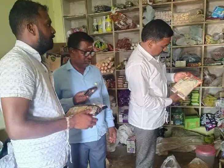 కిరాణా దుకాణాలను తనిఖీ చేసిన తహసీల్దార్