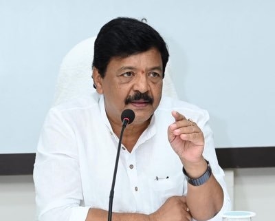 నిడదవోలులో మంత్రి దుర్గేష్ పర్యటన