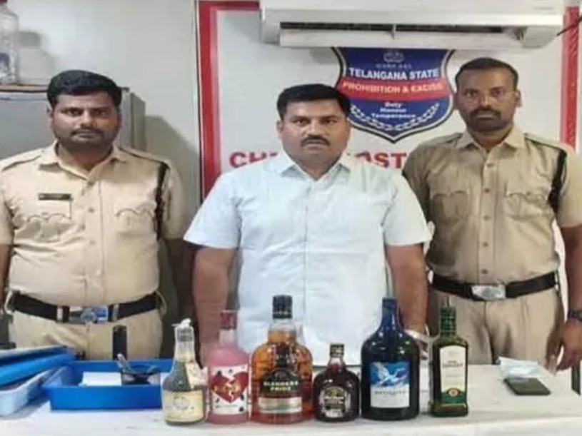 కృష్ణా చెక్ పోస్ట్ వద్ద మద్యం పట్టివేత