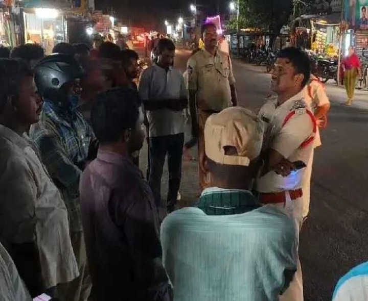 నిబంధనలు ఉల్లంఘించిన వారికి అవగాహన