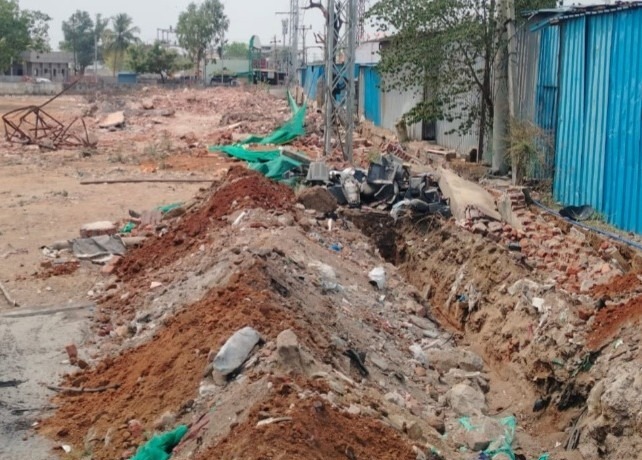 కబ్జా స్థల ప్రహరీగోడ నిర్మాణానికి  ఆదేశాలు