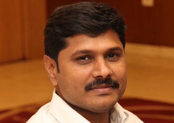 వైసీపీ సీపీఆర్వో శ్రీహరి అరెస్ట్