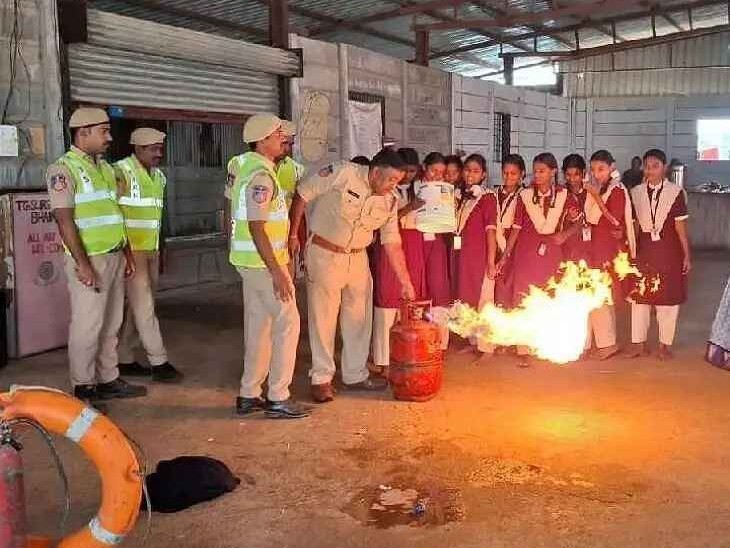 అగ్ని మాపక ప్రమాదాలపై పోలీస్ శాఖ నివారణ