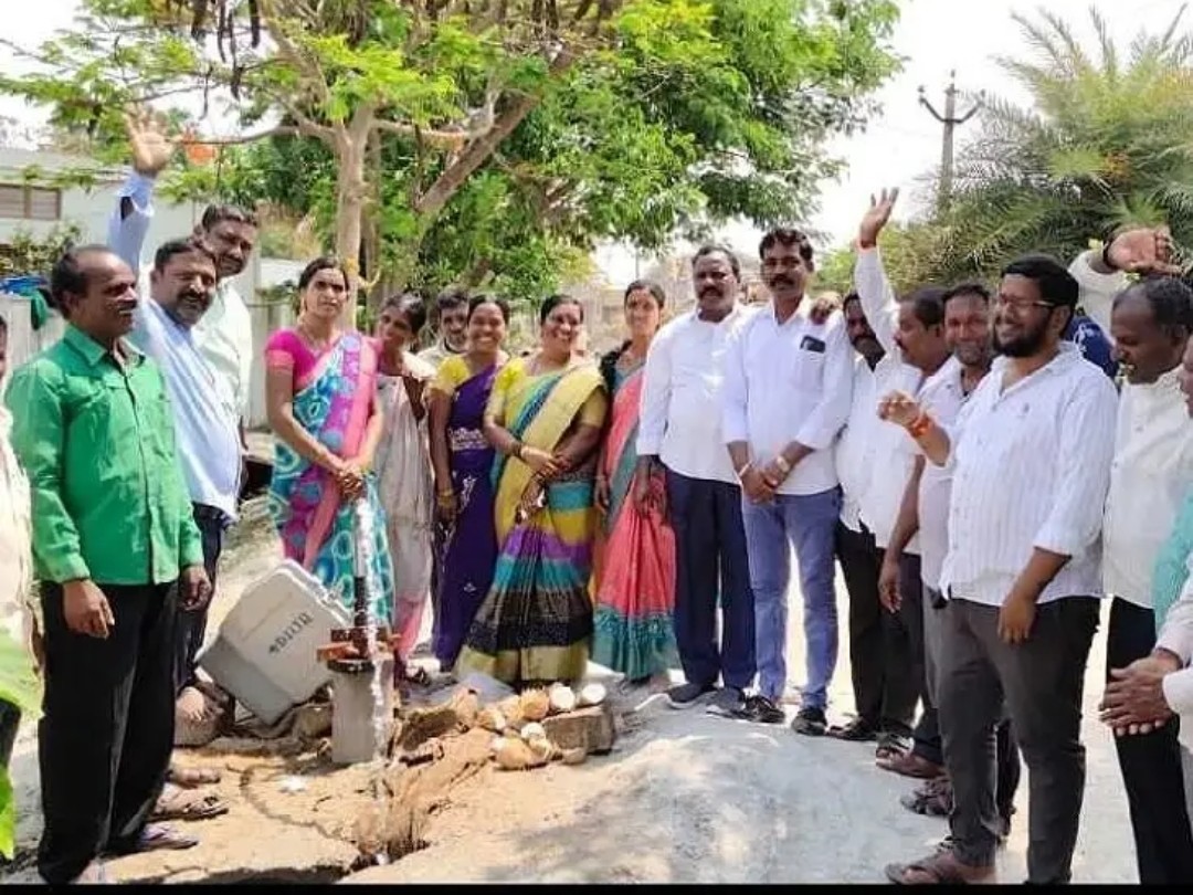 నీటి ఎద్దడి నివారణకు సర్పంచ్ ప్రత్యేక చర్యలు