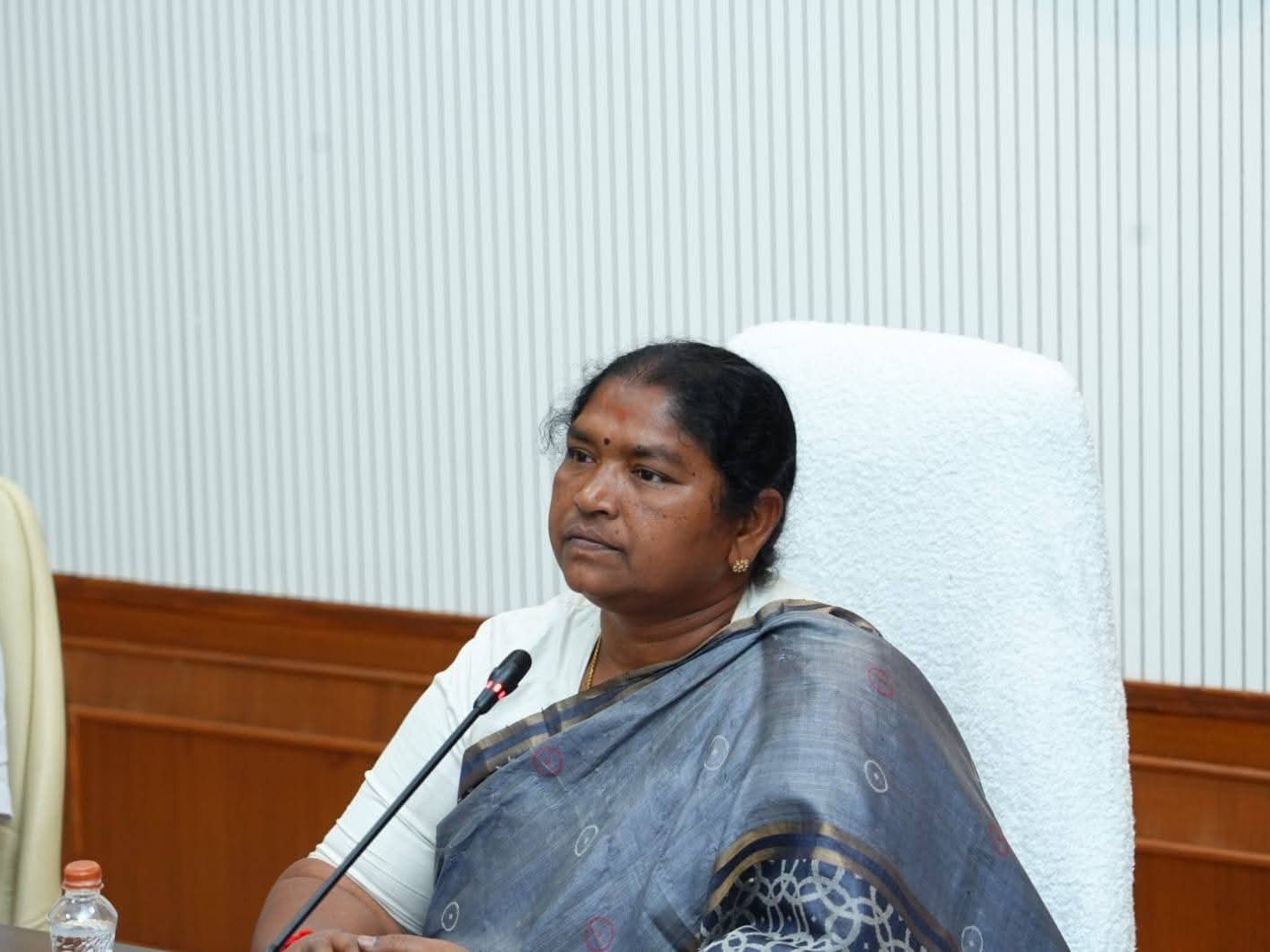 ఎండల నేపథ్యంలో తగు జాగ్రత్తలు తీసుకోవాలి: సీతక్క