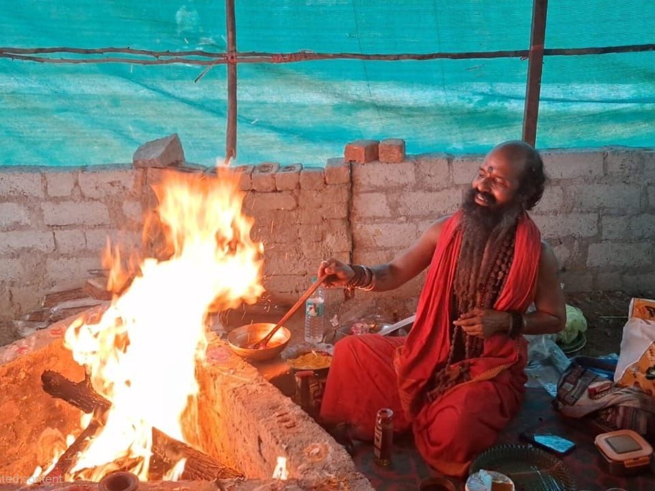 పూజల పేరుతో మోసం.. హెడ్‌మాస్టర్ రిమాండ్