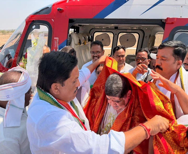 జిల్లాకు చేరుకున్న మంత్రి పొన్నం