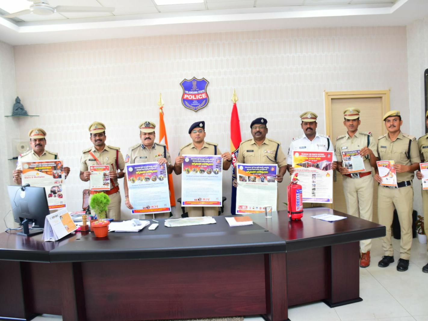 అగ్నిమాపక వారోత్సవాల పోస్టర్ ఆవిష్కరించిన ఎస్పీ