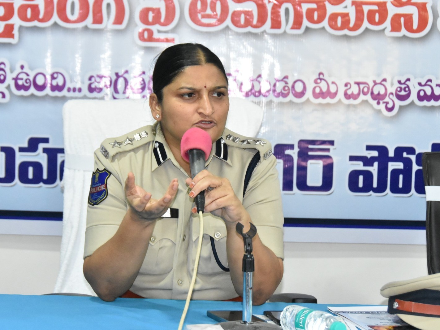 డ్రైవర్లకు రక్షణాత్మక డ్రైవింగ్‌పై ఎస్పీ అవగాహన