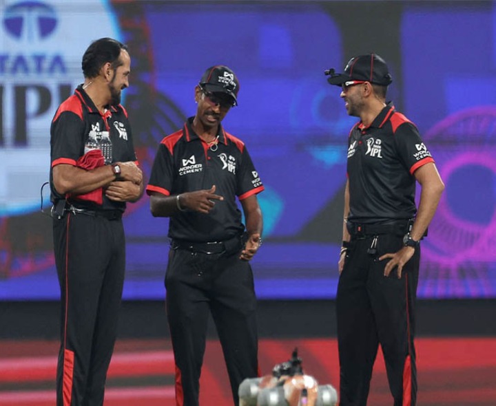 ‘స్లో ఓవర్ రేట్.. అంపైర్లకు జరిమానా వేయాలి’