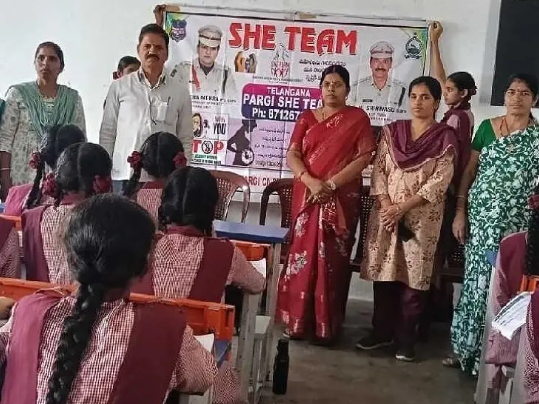 షీ టీమ్స్‌పై విద్యార్థులకు అవగాహన