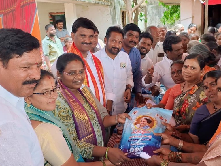 రాష్ట్ర ప్రభుత్వం ప్రజా సంక్షేమానికి కట్టుబడి ఉంది: మేయర్