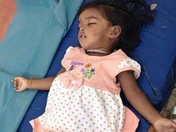 రెండేళ్ల చిన్నారిని హ‌త‌మార్చిన తండ్రి