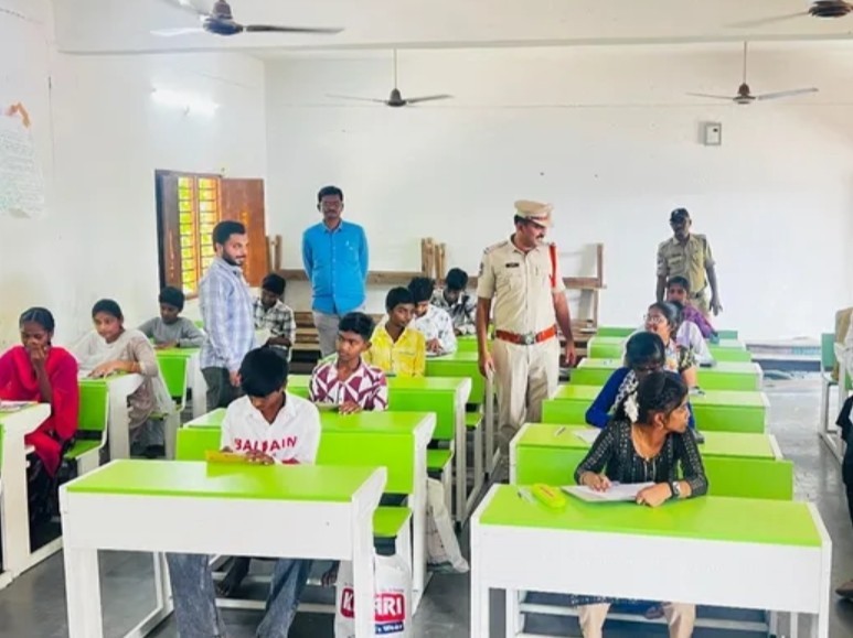 రహదారి భద్రతపై విద్యార్థులకు వ్యాసరచన పోటీలు