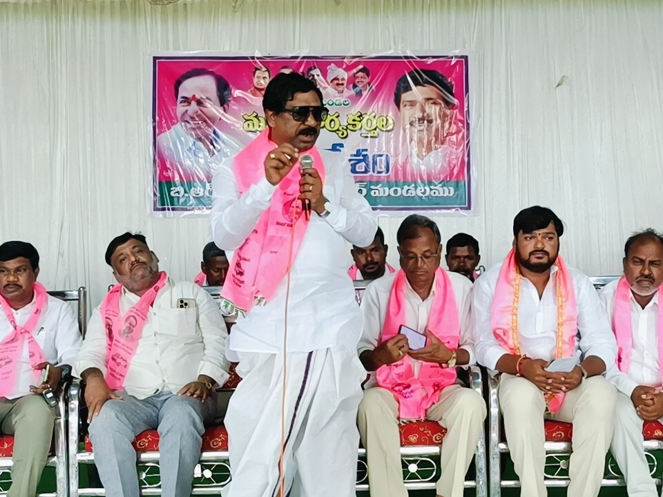 కార్యకర్తలను కంటికి రెప్పలా కాపాడుకునే బాధ్యత నాది: రాజయ్య