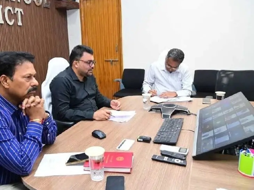 సంక్షేమ పథకాలను ప్రజలకు వివరించాలి: కలెక్టర్