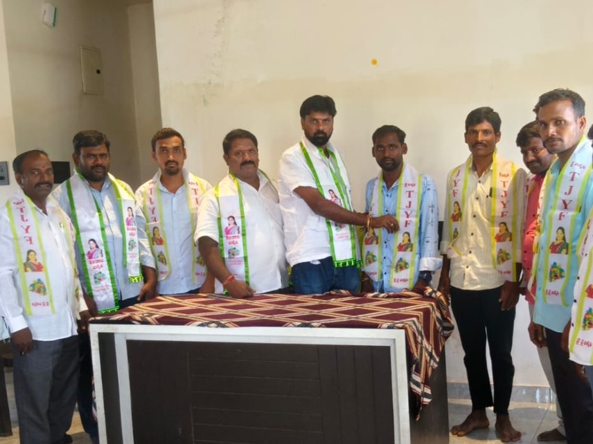 తెలంగాణ జాగృతి పార్టీలో పలువురి చేరిక