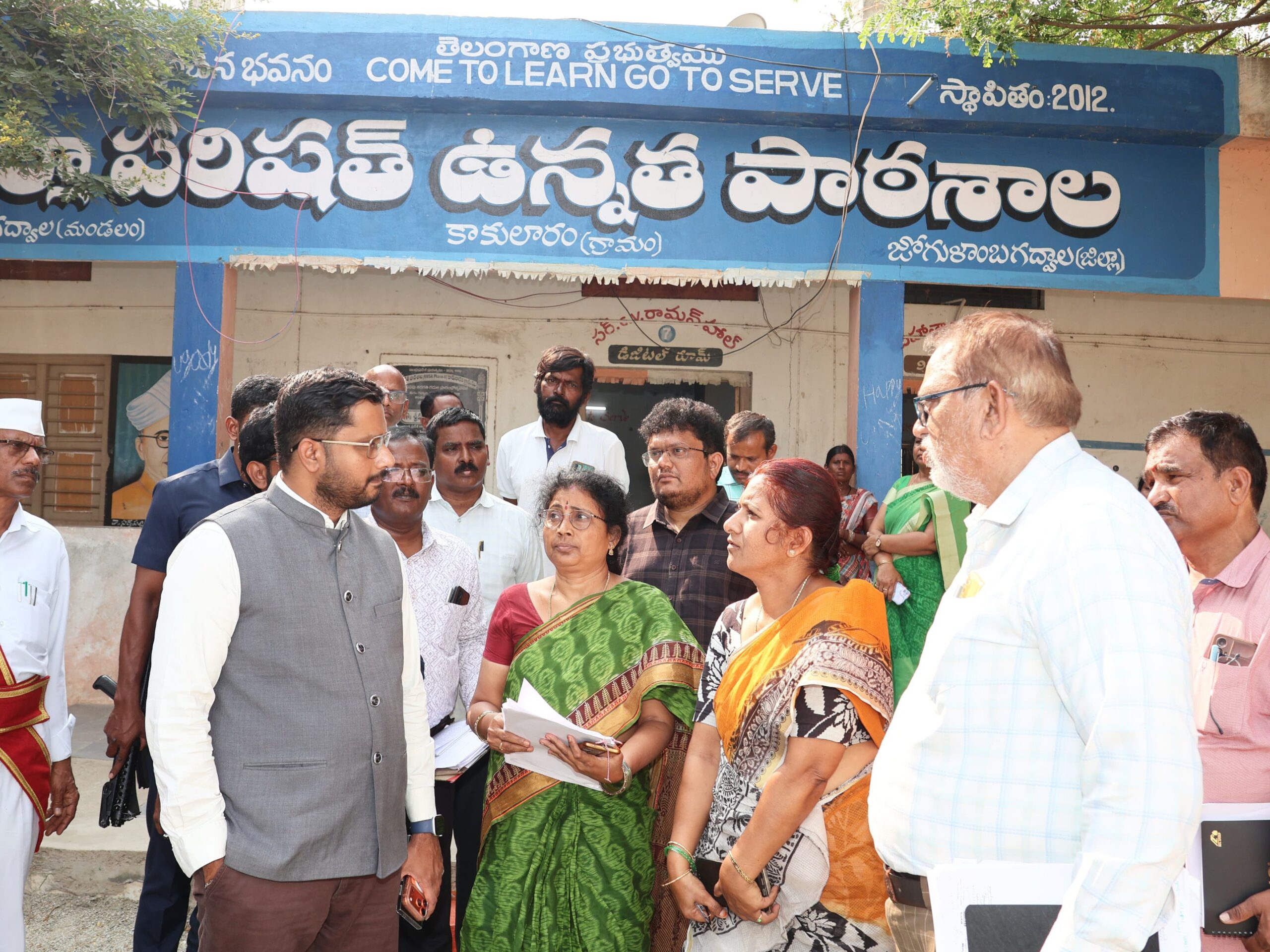 పబ్లిక్ స్కూల్స్‌లో కార్పొరేట్ వసతులు: కలెక్టర్