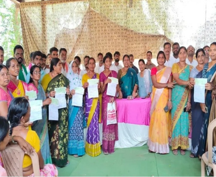 కళ్యాణలక్ష్మి, షాదీ ముబారక్ చెక్కులు పంపిణీ