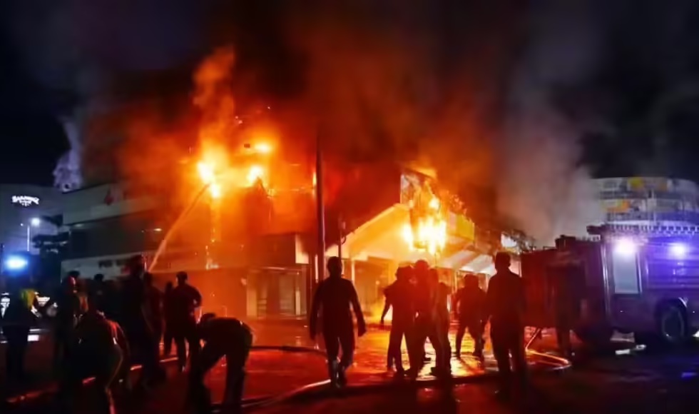 భారీ అగ్నిప్రమాదం.. పలు ఇళ్లు దగ్ధం