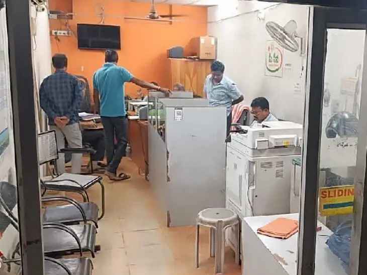 మీసేవ కేంద్రాలపై ఏసీబీ దాడులు