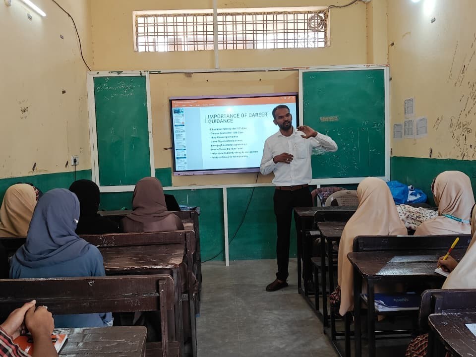 ‘విద్యార్థులు నచ్చిన రంగాన్ని ఎంచుకోవాలి’