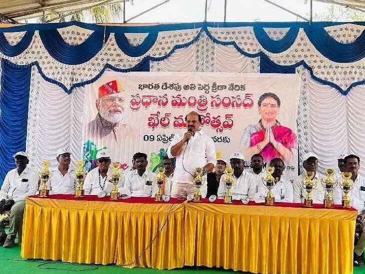 ‘క్రీడాకారుల ప్రతిభను వెలికితీయాలి’