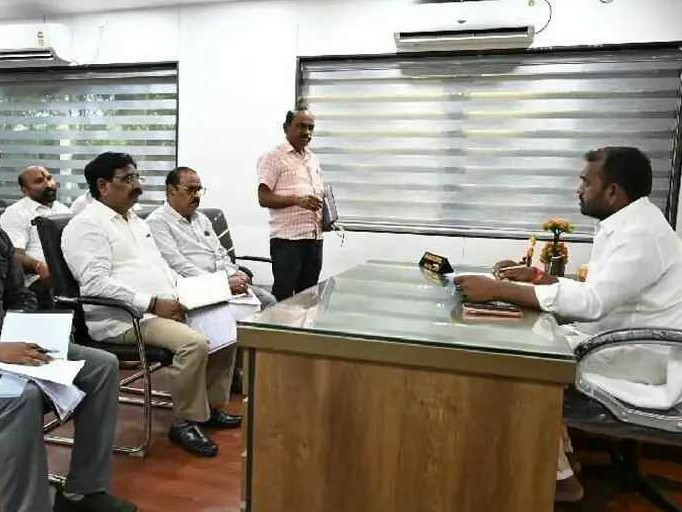 రెవెన్యూ విధుల్లో పారదర్శకత ఉండాలి: మేయర్