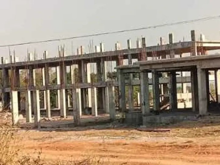 ఆగిన గురుకుల భవనం నిర్మాణ పనులు