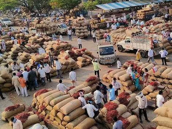 వ్యవసాయ మార్కెట్‌కు పోటెత్తిన మిర్చి