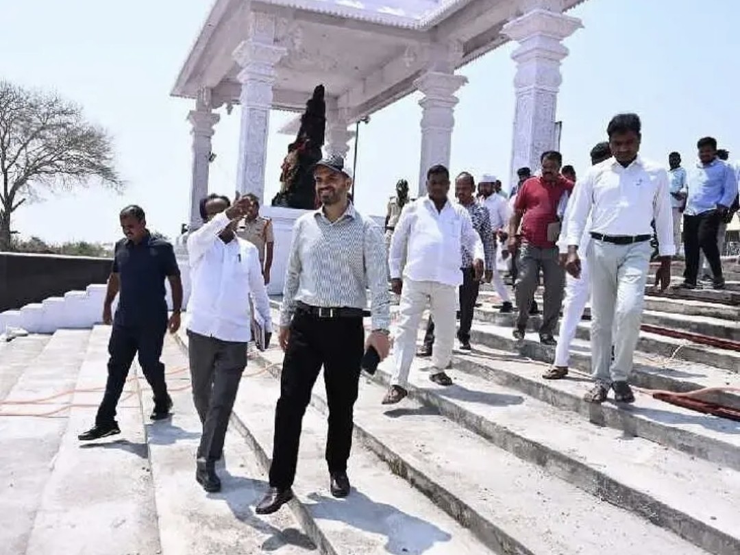 పుష్కర ఘాట్ పనులు పూర్తి చేయాలి: కలెక్టర్