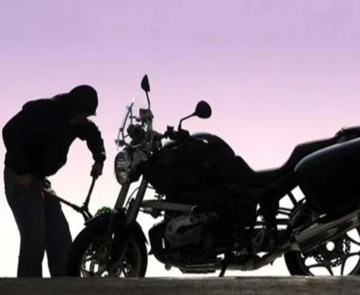 అల్వాల్‌లో రెండు ద్విచక్ర వాహనాల చోరీలు