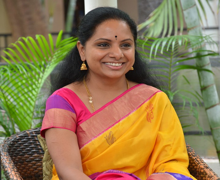 వారణాసి పర్యటనకు బయలుదేరిన కవిత