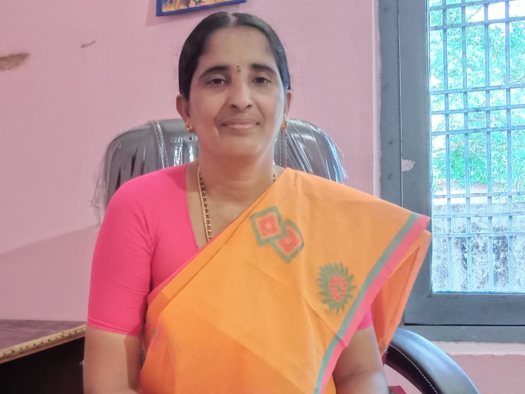 వాహనదారులు హెల్మెట్ ధరించాలి: సర్పంచ్