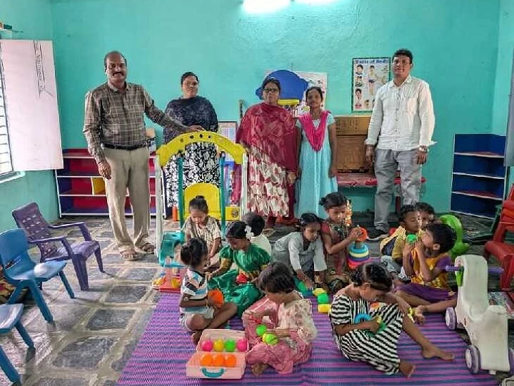 ఎంపీయూపీఎస్ పాఠశాలలో ఏఎంవో తనిఖీ