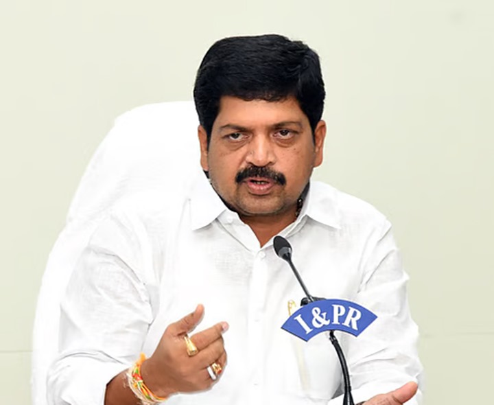 జగన్ ప్రాంతీయ విభేదాలు రెచ్చగొడుతున్నారు: మంత్రి