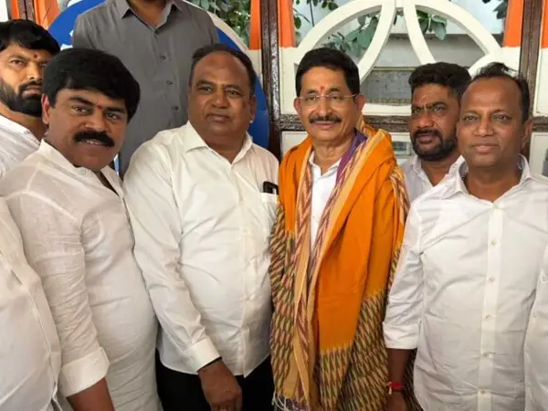 వేం నరేందర్ రెడ్డిని కలిసిన జిల్లా నాయకులు