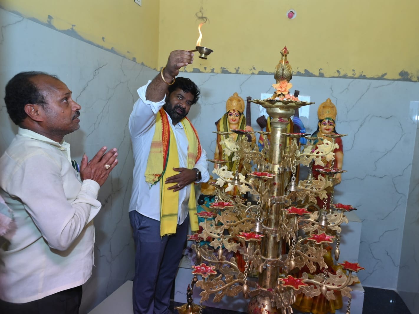 రామాలయాన్ని సందర్శించిన ఎమ్మెల్యే